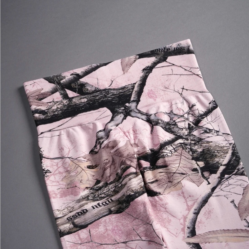 OUR PASSION EVERSON SEAMLESS SCRUNCH LEGGINGS in BEOWN/LIGHT MAUVE WOODLAND CAMO - Picture 10 of 15